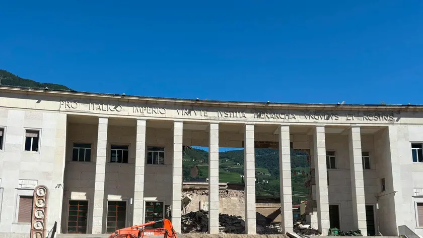 I lavori al tribunale di Bolzano dopo il crollo della struttura