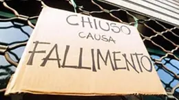Un negozio chiuso in città
