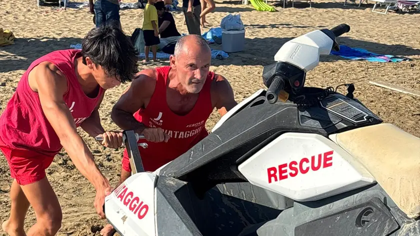 I due bagnini che hanno salvato i giovani