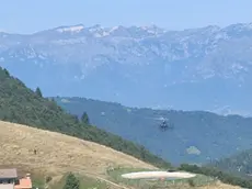 Le squadre al lavoro per spegnere gli ultimi focolai sul Madean