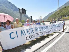 Lo striscione del Comitato Fadalto