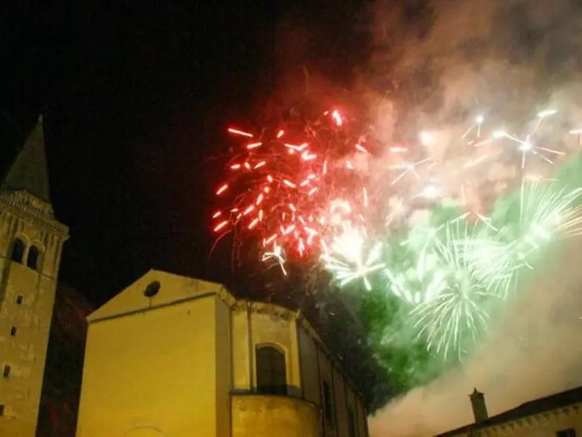 Saltano i fuochi di Santa Augusta (foto d'archivio)