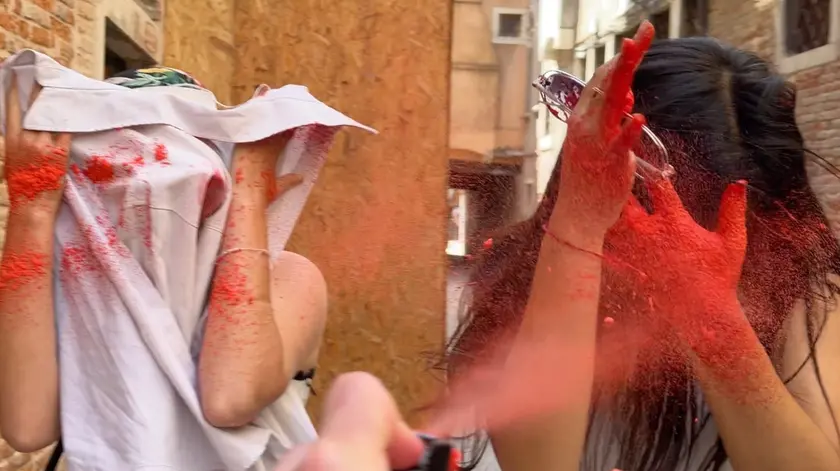 Un fermo immagine da uno dei video pubblicati