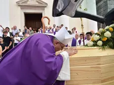 Il vescovo Tomasi ha officiato il funerale di don Lino Bertollo