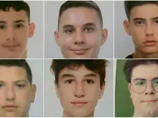 Da sinistra in senso orario i sei studenti: Riccardo Cecchin, Denis Cioara, Alberto Marin, Alexandru Dragos Miron, Samuel Ragazzo e GerardoSanti