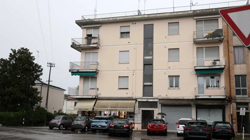 La palazzina di via Montello in cui è avvenuto il furto