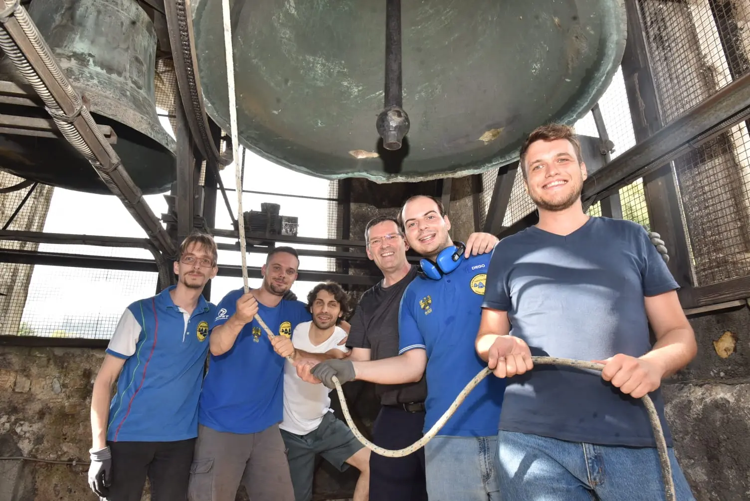 Gli “Scampanotadors furlans” insieme a don Massimo