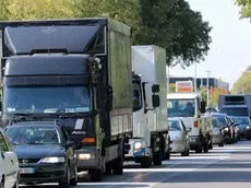 Un mezzo pesante in coda in provincia di Treviso