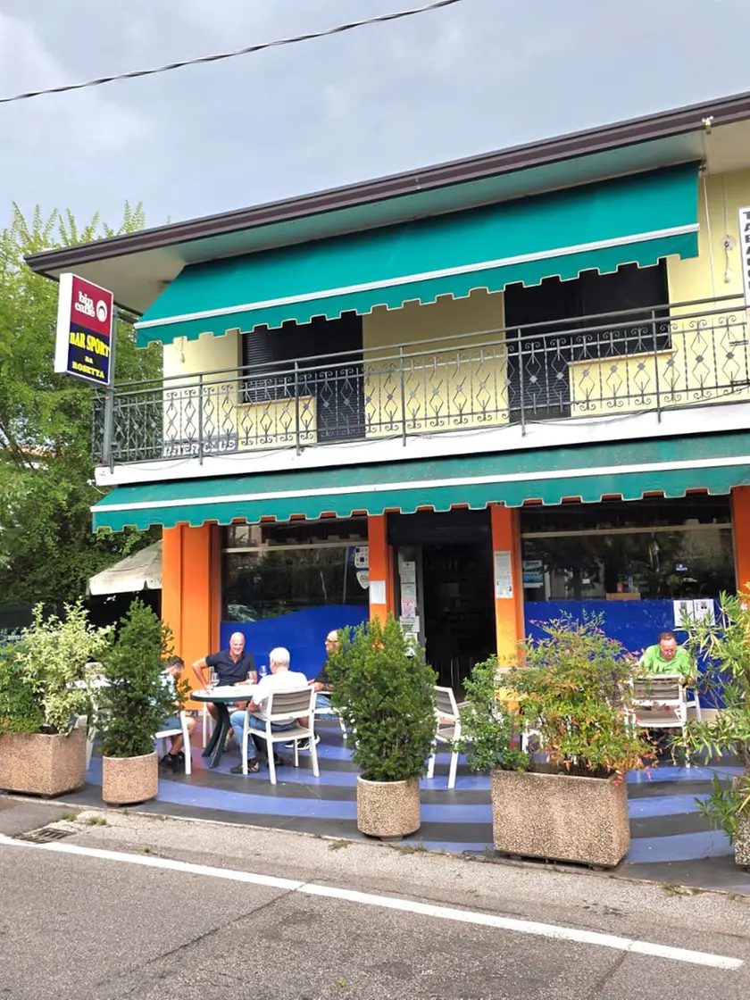 Il bar dove è avvenuta la rapina