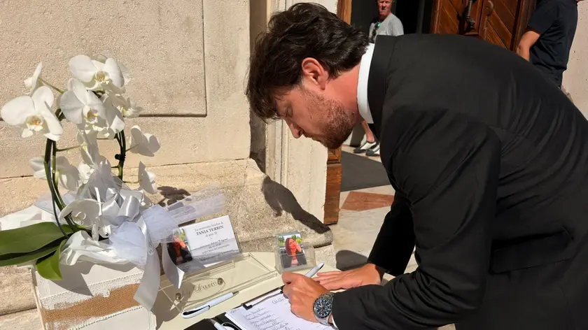 Alberto Stefani fuori dalla chiesa di Camponogara (foto Pòrcile)