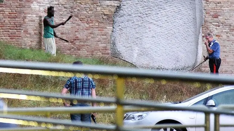 La foto si riferisce a un caso simile che si era verificato a Jesi, in provincia di Ancona