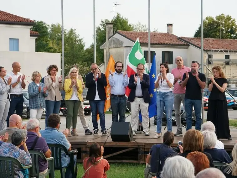 Elly Schlein sul palco della Festa Democratica dello scorso anno a Fiera