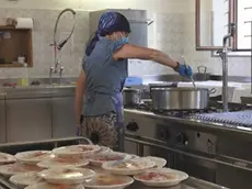 Cuoca in una mensa