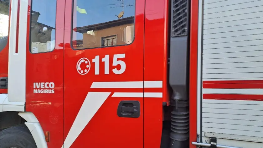 Sul posto sono intervenuti i vigili del fuoco