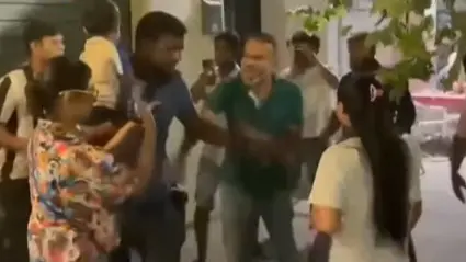 Un fermo immagine dell'aggressione all'attrice bengalese