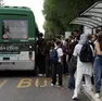 Autobus Mom preso d'assalto