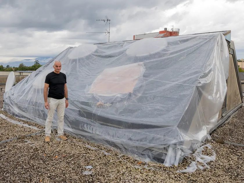 La sistemazione provvisoria per non far entrare l'acqua