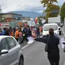 Gli operai in strada sulla Pontebbana