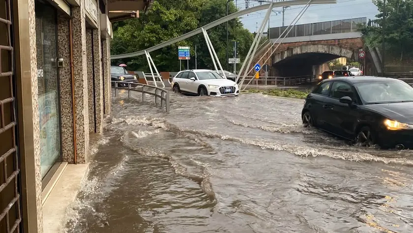 La zona del sottopasso ferroviario di via Matteotti è finita sott’acqua