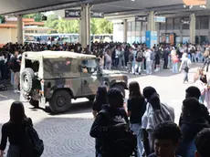 Studenti alla stazione dei bus