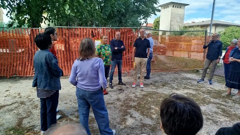 L’incontro con l’avvocato Lago e l'ex sindaco Puppato vicino al cantiere