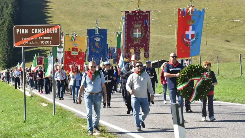 Il raduno in Cansiglio per commemorare i 480 caduti del rastrellamento nazifascista
