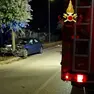 L'auto finita contro un albero a Cimadolmo