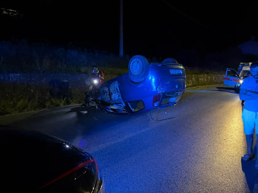 La vettura rubata coinvolta in un incidente stradale
