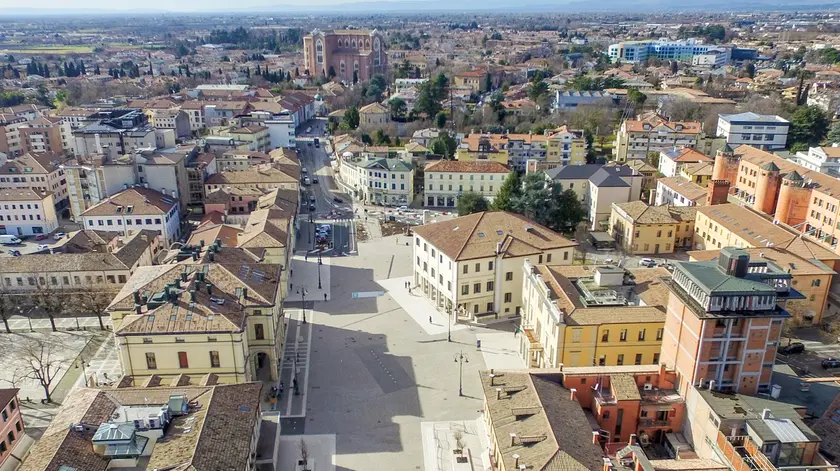 Una visione con il drone del centro storico di Montebelluna