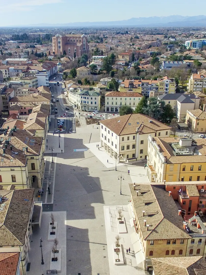 Una visione con il drone del centro storico di Montebelluna