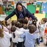 A Granze il sindaco guida lo scuolabus e dirige il traffico: «Non c’è nessun altro»