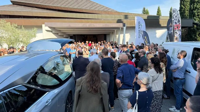 Folla al funerale di Valentino Spigariol, morto in un incidente in montagna