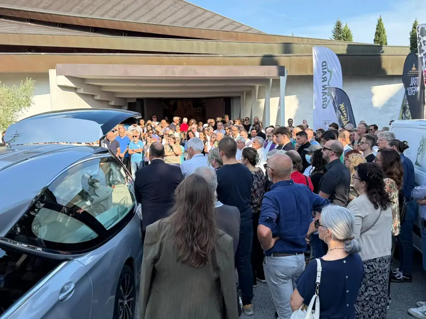 Folla al funerale di Valentino Spigariol, morto in un incidente in montagna