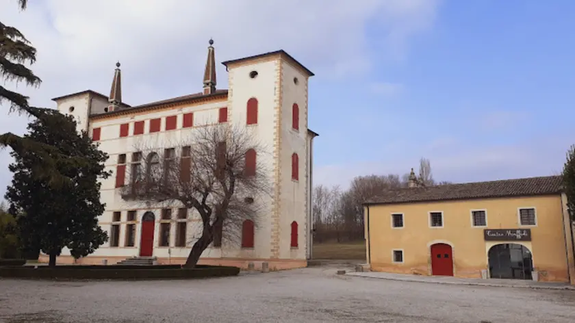Il teatro Maffioli a Caerano, sede dell'evento