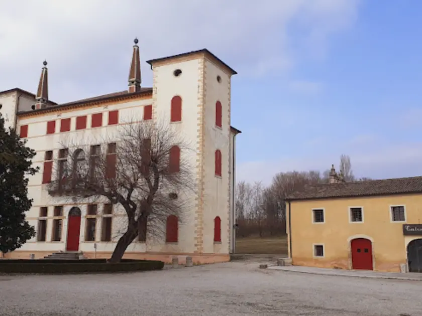 Il teatro Maffioli a Caerano, sede dell'evento