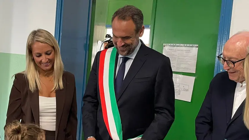 Il sindaco in visita in una scuola