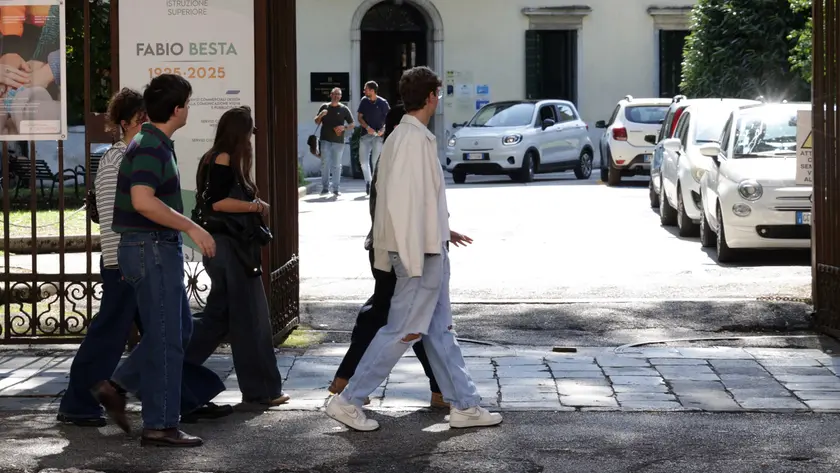 Studenti al Besta
