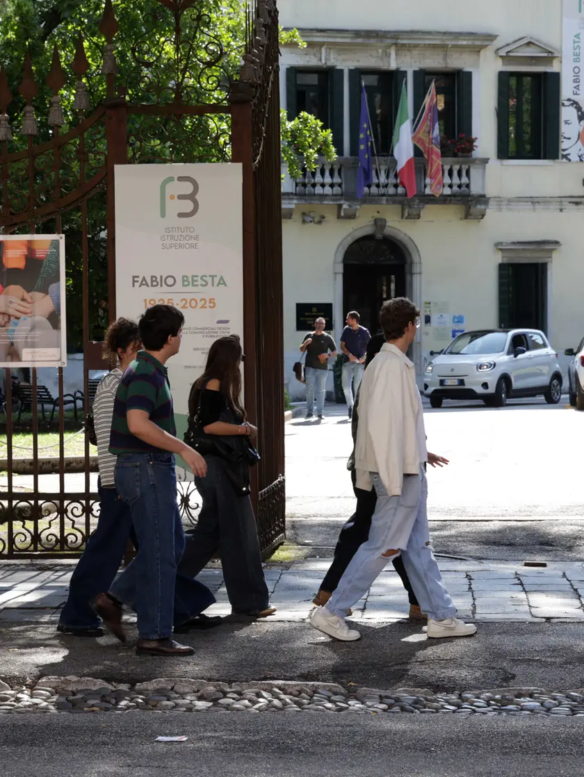 Studenti al Besta