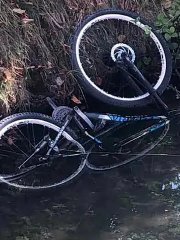 La bicicletta trovata nel fiume