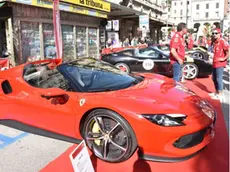 Lo stand Ferrari in viale Carducci