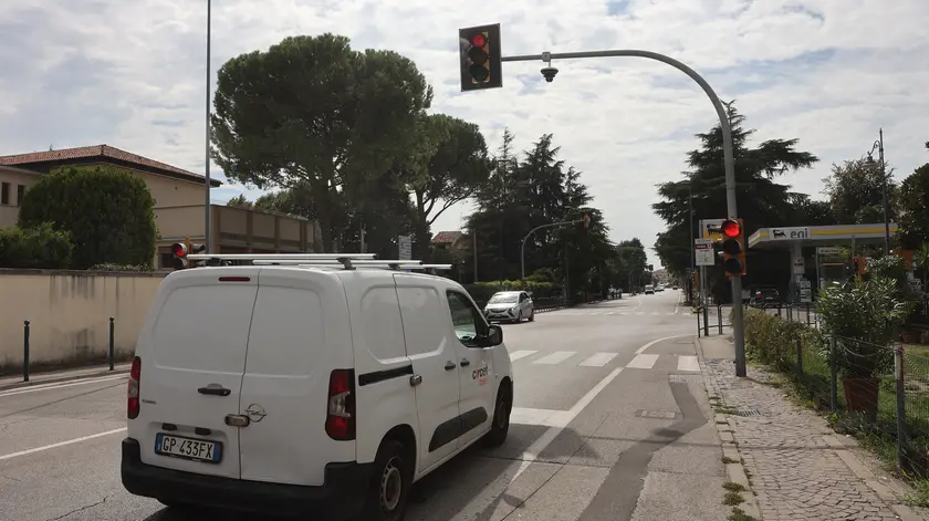 Una delle ultime telecamere installate: siamo a San Zeno, all’incrocio con via Terraglio