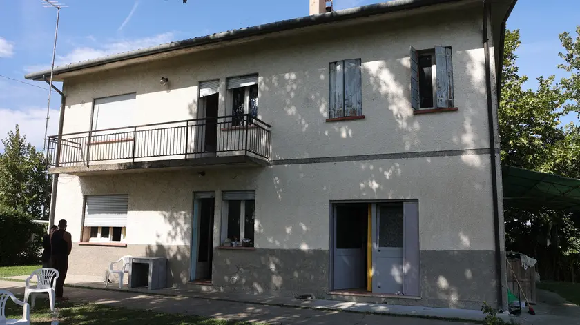 La casa dove vivevano i due sospettati per l'omicidio del senzatetto