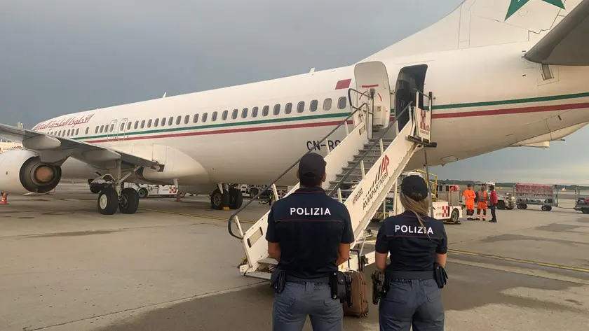 L'espulsione del cittadino marocchino da parte della polizia