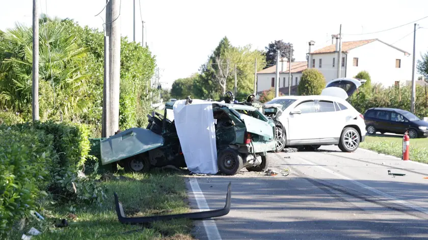 Le auto sul luogo dell'incidente