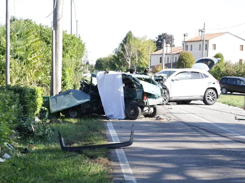 Le auto sul luogo dell'incidente