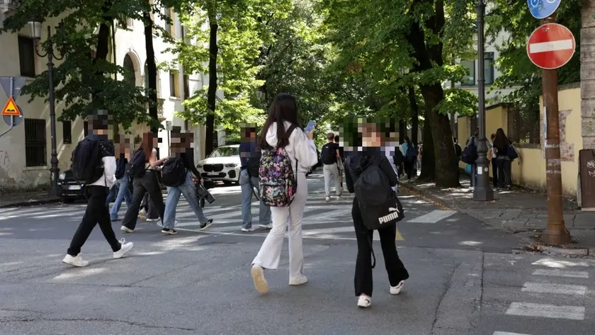 AlcunistudentidellesuperiorichecamminanonelleviedelcentrodiTrevisoqualchegiornofa