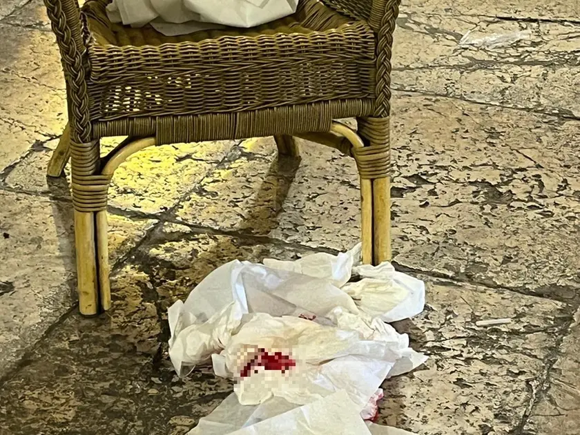 Il sangue dopo l'accoltellamento
