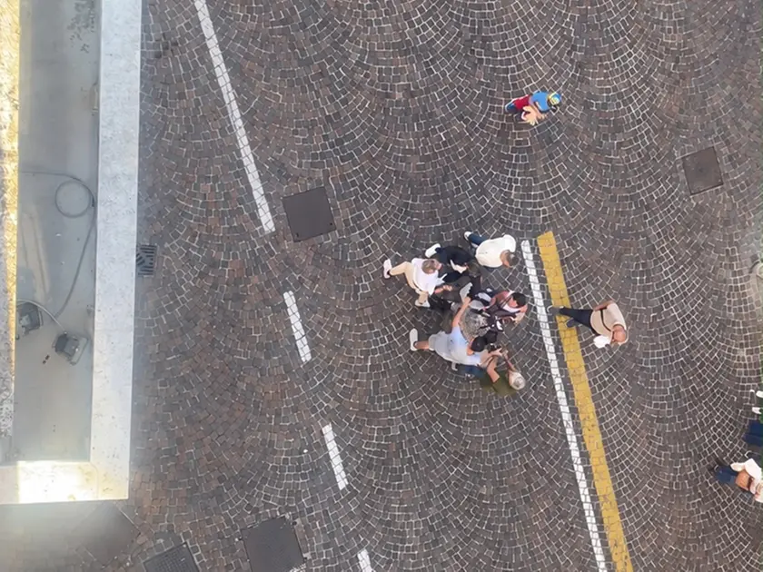 La rissa in pieno centro