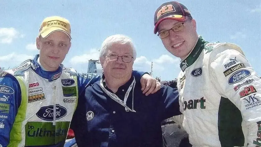 Qui Gabriele Favero tra Mikko Hirvonen (a sinistra) e Jari-Matti Latvala (a destra)