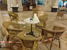 La loggia transennata dopo l'accoltellamento